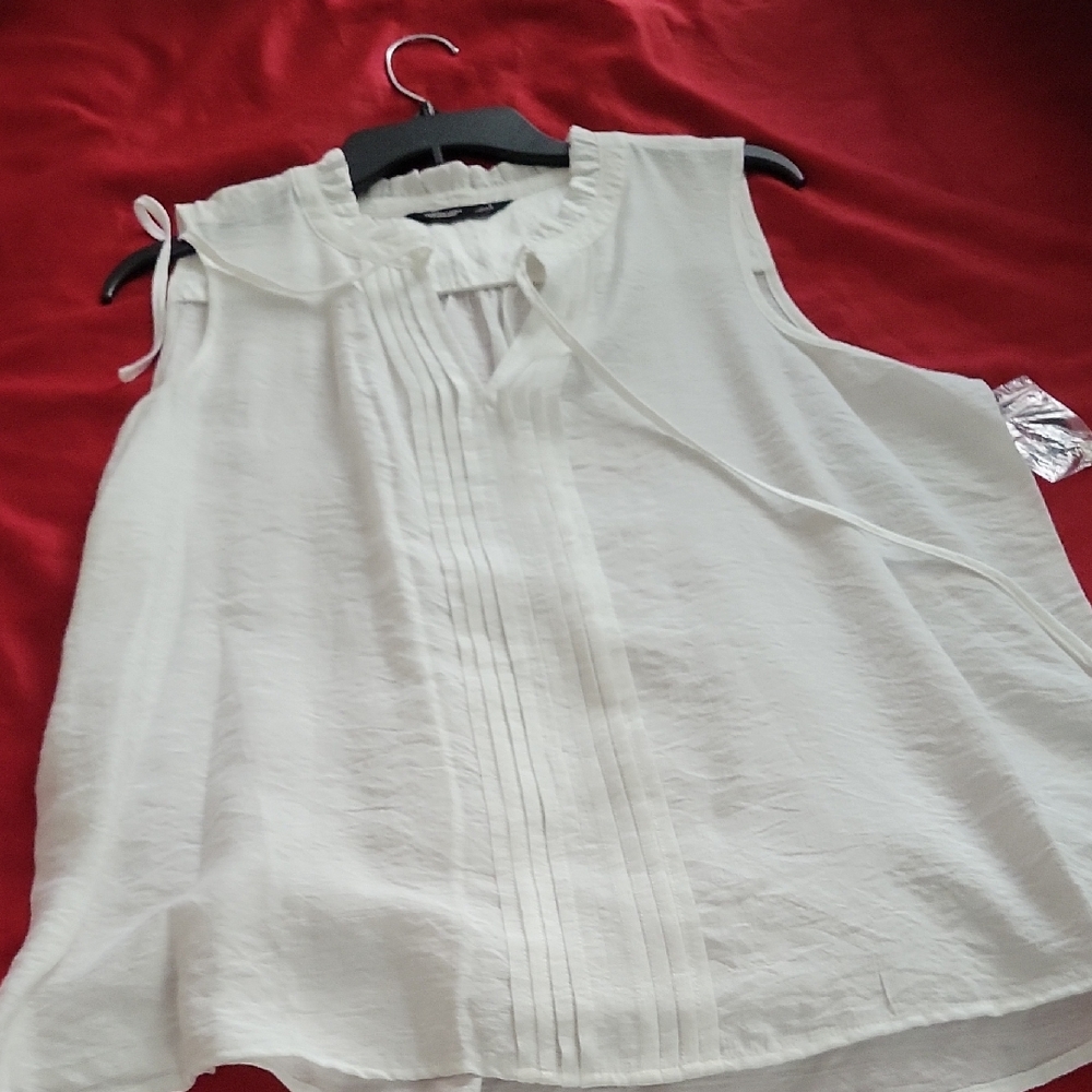 NWT Simply Vera Vera Wang Cream Sleeveless Blouse - Size L